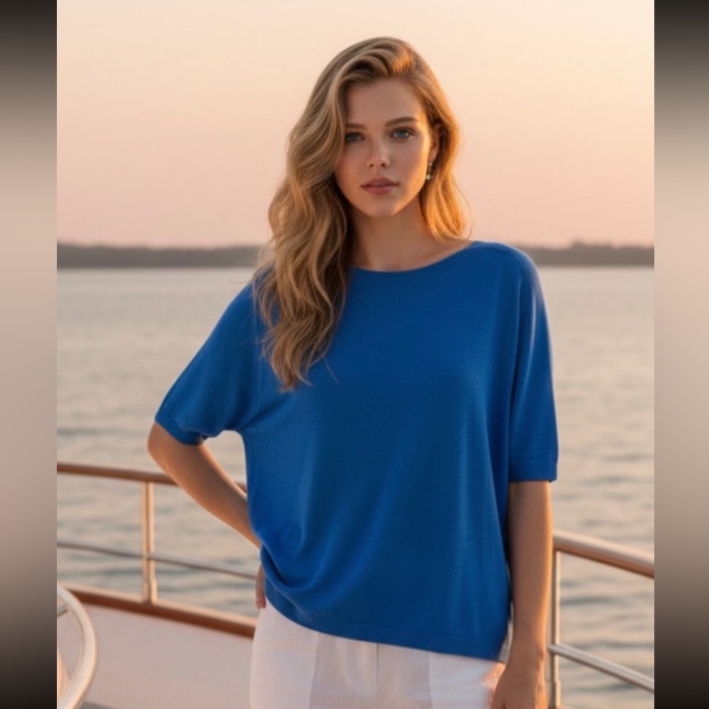 ST. JOHN Blue Wool Silk Knit Top Blouse Shirt Lightweight Boat Neck Pullout Tee